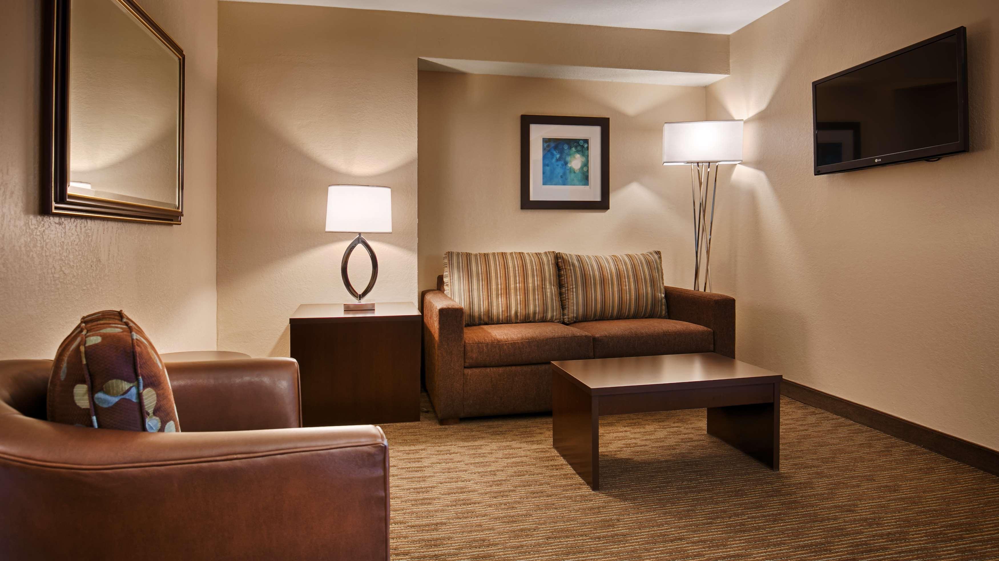Best Western Plus Tallahassee North Hotel Exterior photo